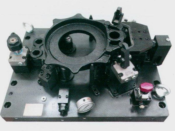 製動器底闆液壓裌具